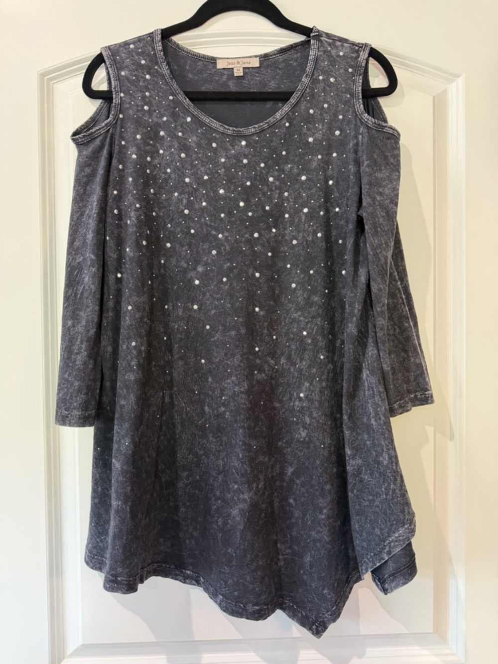 Jess & Jane- Gray Cold-Shoulder Tunic Top with Stud Detail 💯% Cotton